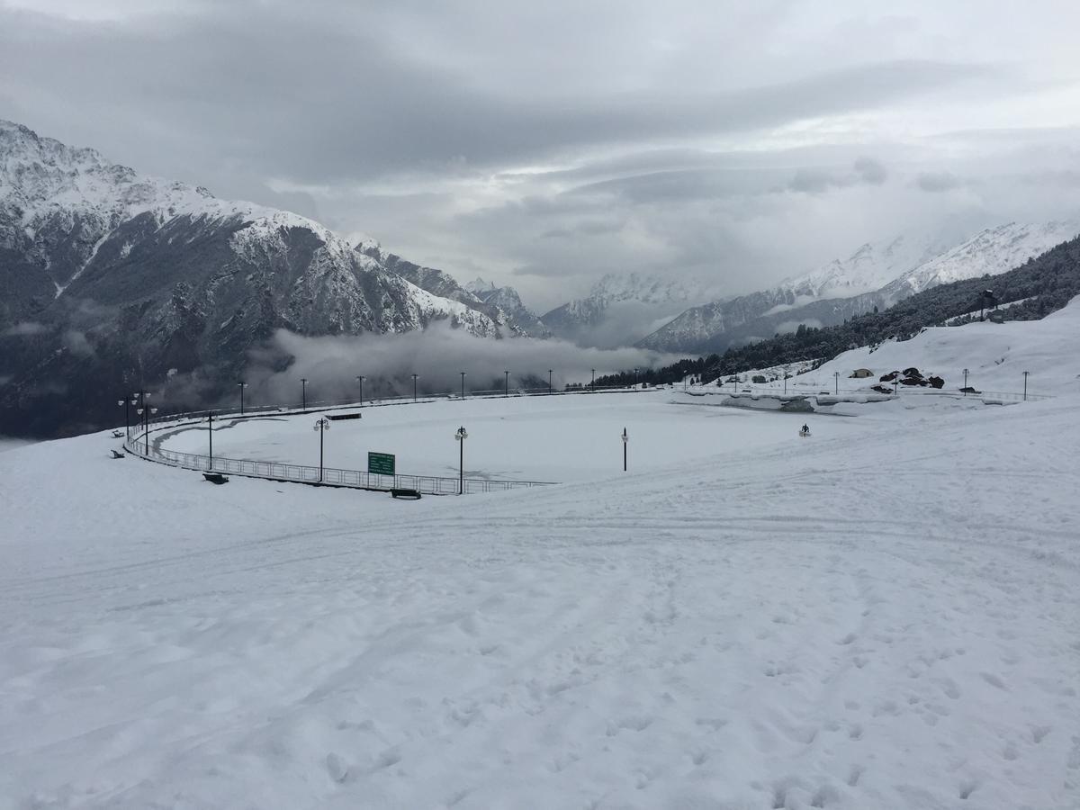 Clifftop Club Auli Joshīmath 외부 사진