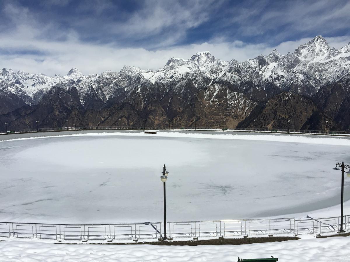 Clifftop Club Auli Joshīmath 외부 사진